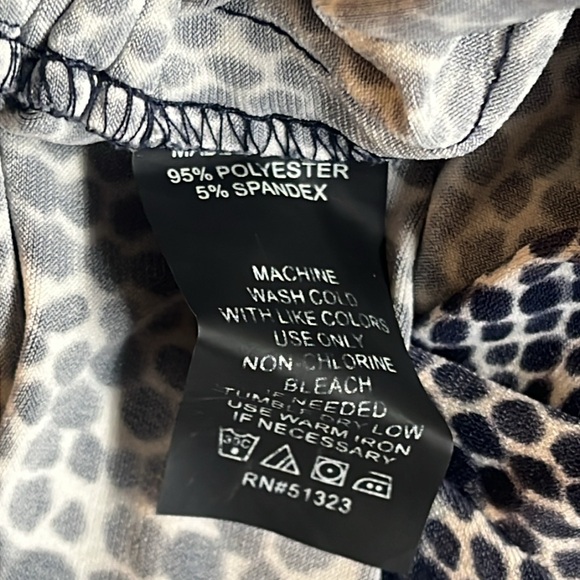 Vince Camuto Navy Dot Snake Print Cap-sleeve Ruched V-Neck Stretch Jersey Top - Picture 5 of 5